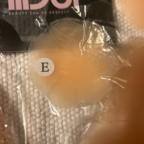 Niidor Sticky Bra,Strapless Adhesive Silicone W/Nipple Covers for Backless Dress - Picture 7 of 9